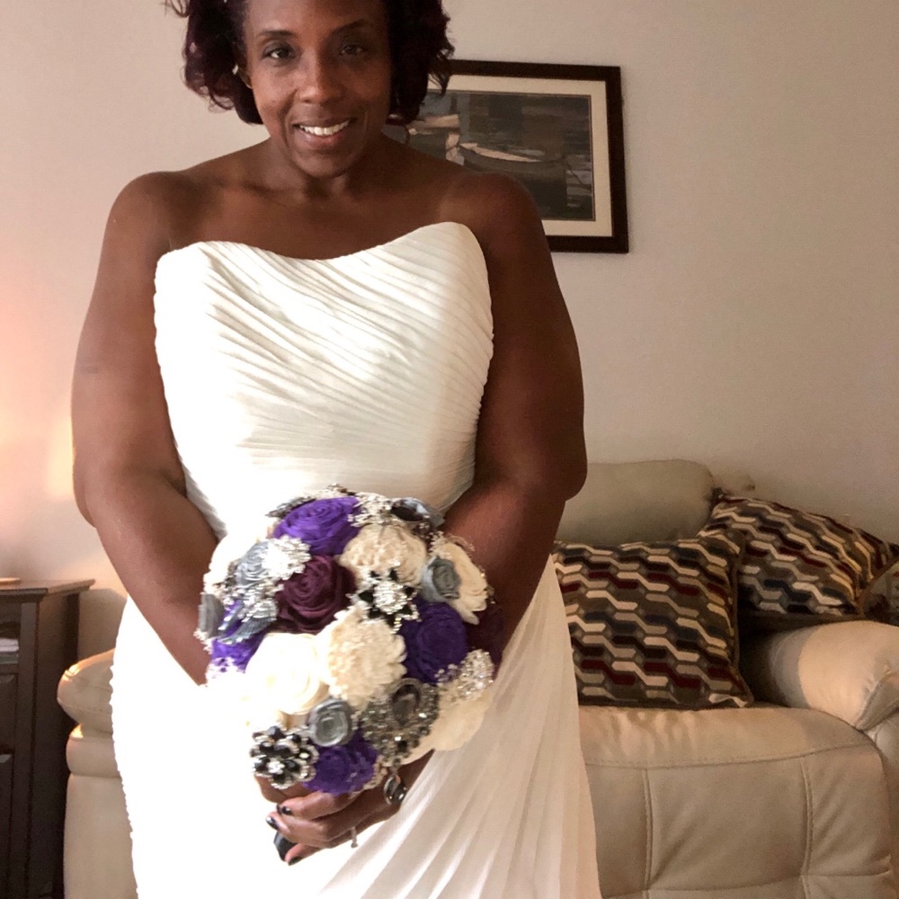 David’s Bridal dress/size 18 - Picture 2 of 8